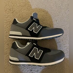 New Balance 574 (Men Size 7 / Women Size 8.5)